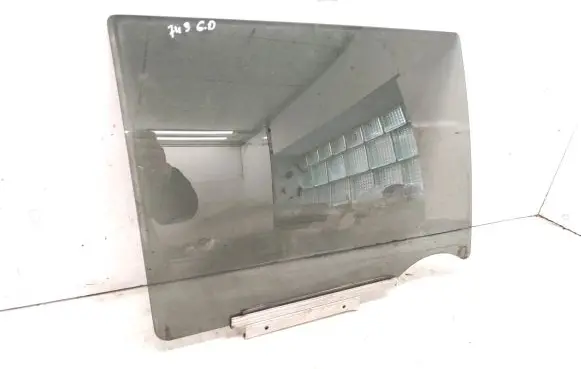 Suzuki Swift III Rear door window glass 43R007957 M261