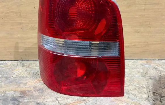 Volkswagen Touran I Rear/tail lights 1T0945095A 1T0945111E 084936