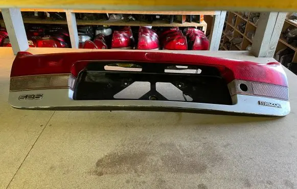 Mazda 626 Trunk door license plate light bar 0431394
