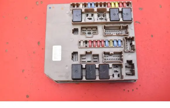 Renault Clio III Fuse box set 674654A