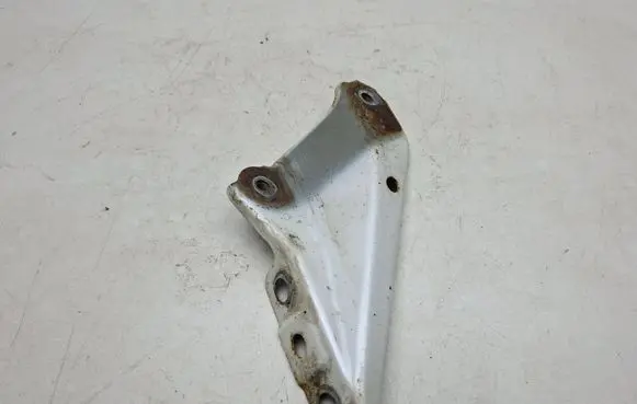 Lexus GS 250 350 300H 450H Fender mounting bracket 