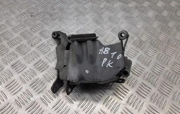Audi A8 S8 D4 4H Engine mounting bracket 4H0399059E