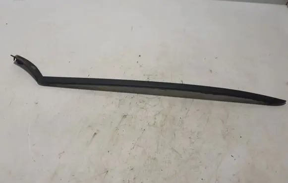 Volvo C40 Windshield trim 32262940