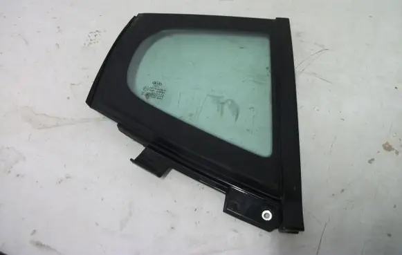 KIA Stinger Sliding door window/glass 