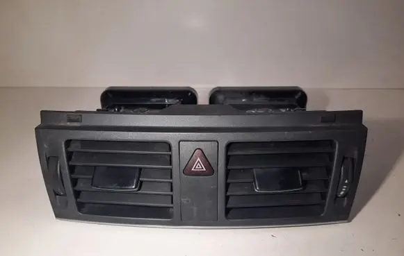 Mercedes-Benz C W204 Dash center air vent grill A2048307354