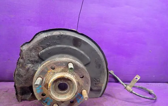 Mitsubishi Carisma Front wheel hub spindle knuckle