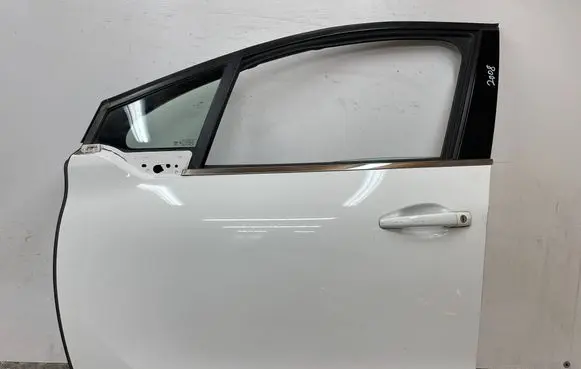 Peugeot 2008 I Front door 