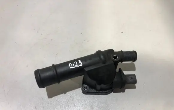Volkswagen PASSAT B6 Engine coolant pipe/hose 03G121132B
