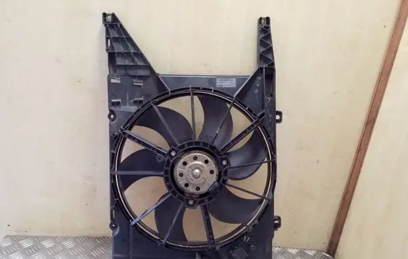 Renault Scenic I Radiator cooling fan shroud 8200065257 9020906