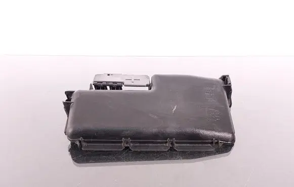 Volvo V70 Fuse box cover 30728133