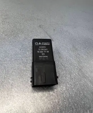 Glow plug pre-heat relay