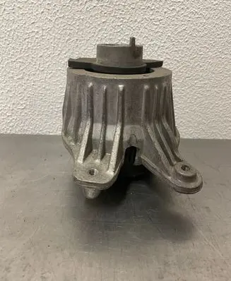 Mercedes-Benz C W205 Engine mount bracket A2052406617