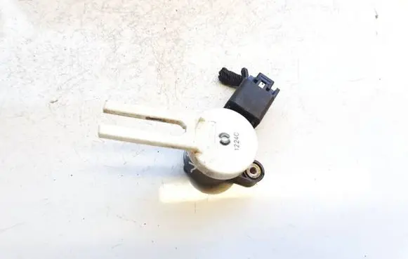Opel Insignia A Clutch pedal sensor 25889337