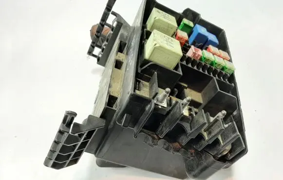 Volkswagen PASSAT B7 Fuse module