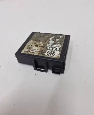 Audi A4 S4 B7 8E 8H Alarm control unit/module 8H0951177