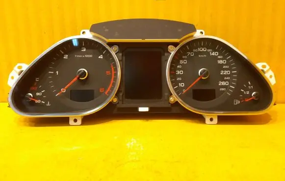 Audi A6 S6 C6 4F Speedometer (instrument cluster) 4F0920933Q