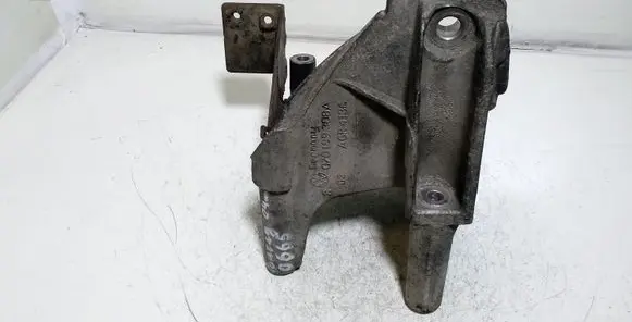 Volkswagen Touareg I Engine mounting bracket 070199308 070199308A