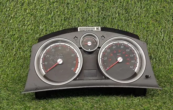 Opel Astra H Speedometer (instrument cluster) 13251606