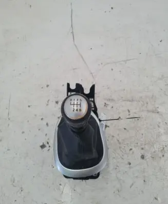 Nissan Juke I F15 Gear shifter/selector 