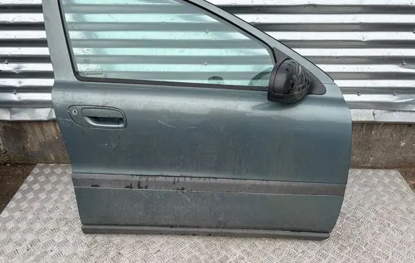 Volvo V70 Front door