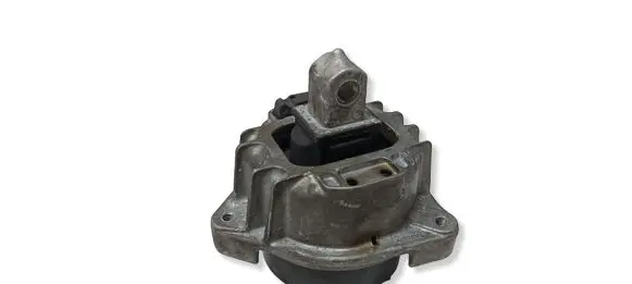 BMW 5 GT F07 Engine mount bracket 8620