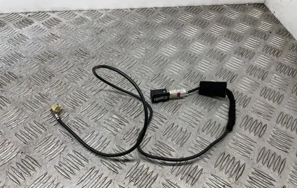 BMW X5 E70 USB socket connector 9167196