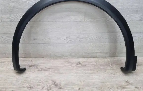 Fender trim (molding)
