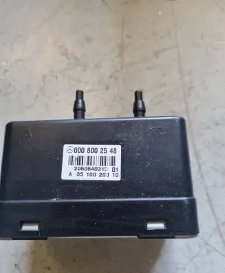 Mercedes-Benz CLS C219 Central locking vacuum pump A3510020010 0008002548 2050540313