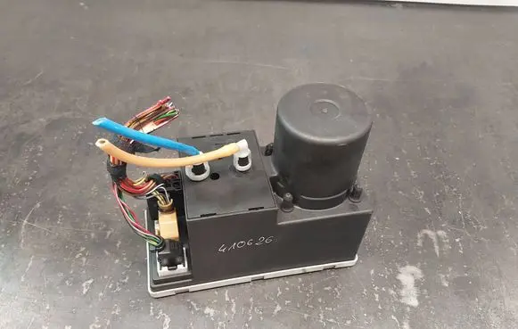Audi A3 S3 8L Central locking vacuum pump 8L0862257L