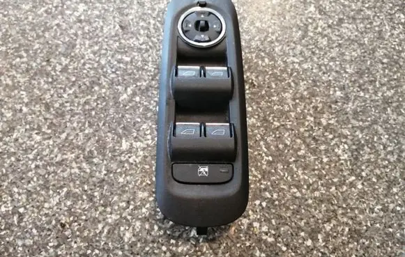 Ford Mondeo MK IV Electric window control switch 7S7T14A132BC