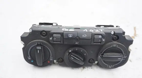 Volkswagen PASSAT B6 Climate control unit