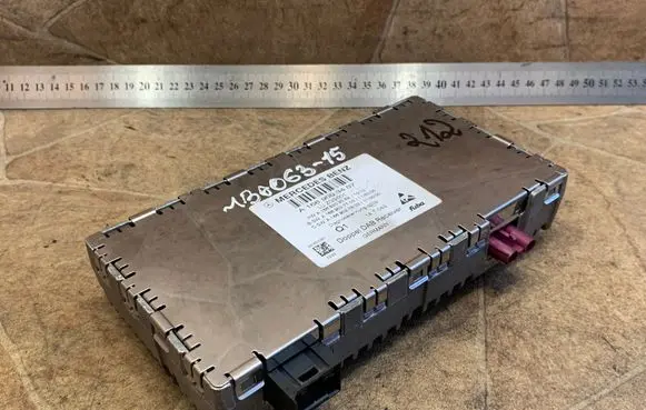 Mercedes-Benz E W212 Aerial antenna amplifier A1669003407
