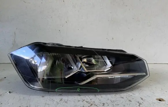 Volkswagen Polo VI Headlight/headlamp
