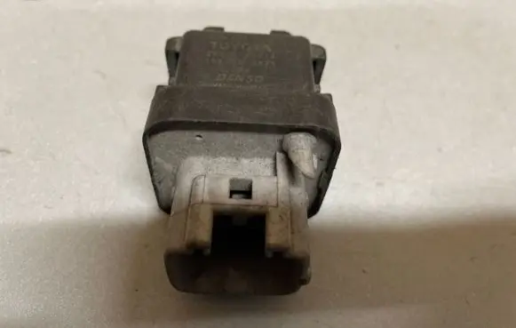 Toyota Corolla Verso E121 Glow plug pre-heat relay 2861067010