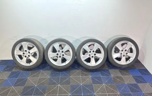 Toyota Auris 150 R17 alloy rim 4261102E00