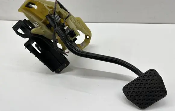 BMW 7 F01 F02 F03 F04 Brake pedal 6775368