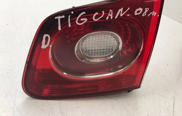 Volkswagen Tiguan Tailgate rear/tail lights 5N0945094C
