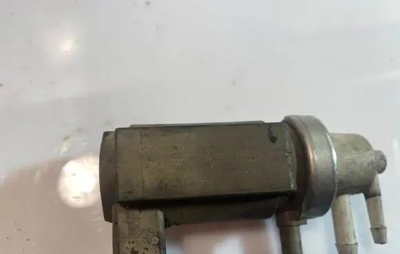 Audi A6 S6 C5 4B Turbo solenoid valve 059906627C