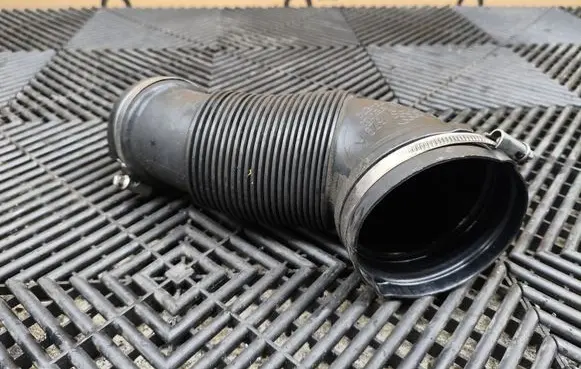 Audi Q5 SQ5 FY Air intake duct part 06M129629A