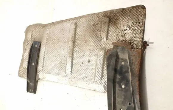 Mercedes-Benz E W211 Exhaust heat shield 0409 005Q062