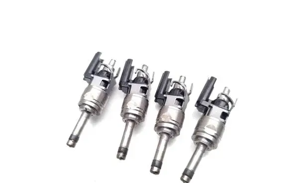 Volvo V40 Fuel injectors set 31432774