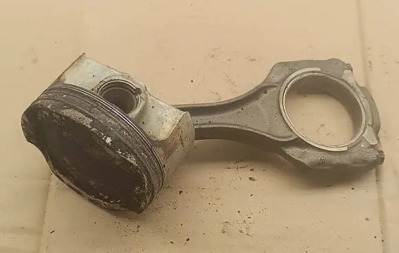BMW 6 F06 Gran coupe Piston with connecting rod 89L106