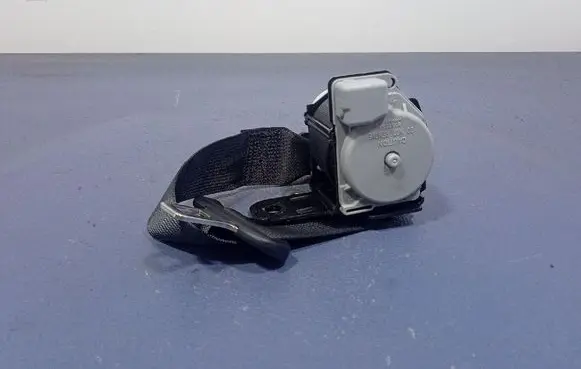 Toyota Auris E180 Front seatbelt 7336002750