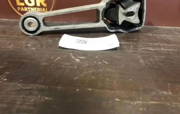 Volvo XC60 Engine mount bracket 30793322