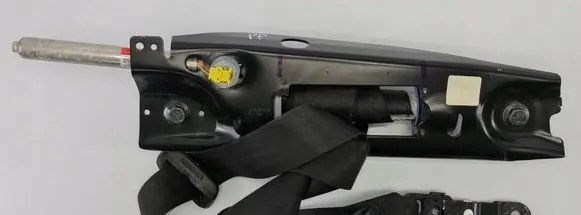 Volvo XC70 Front seatbelt 39865061