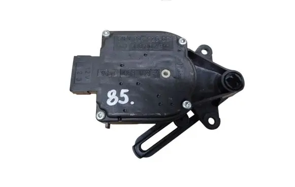 Volkswagen PASSAT B5 Air flap motor/actuator 1J0907511