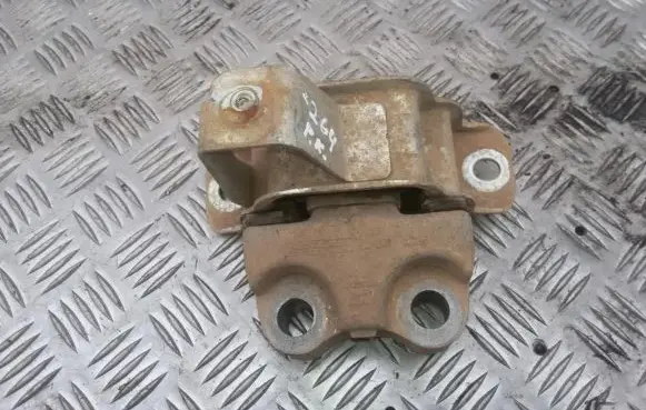 Peugeot Bipper Engine mount bracket