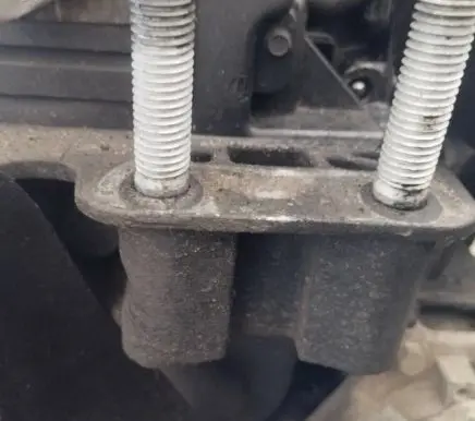 Ford Focus C-MAX Engine mounting bracket