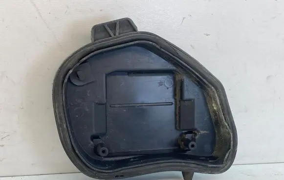 Volkswagen Touran I Headlight/headlamp dust cover 1305239234
