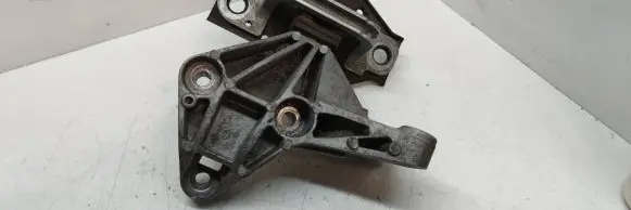 Engine mount bracket
